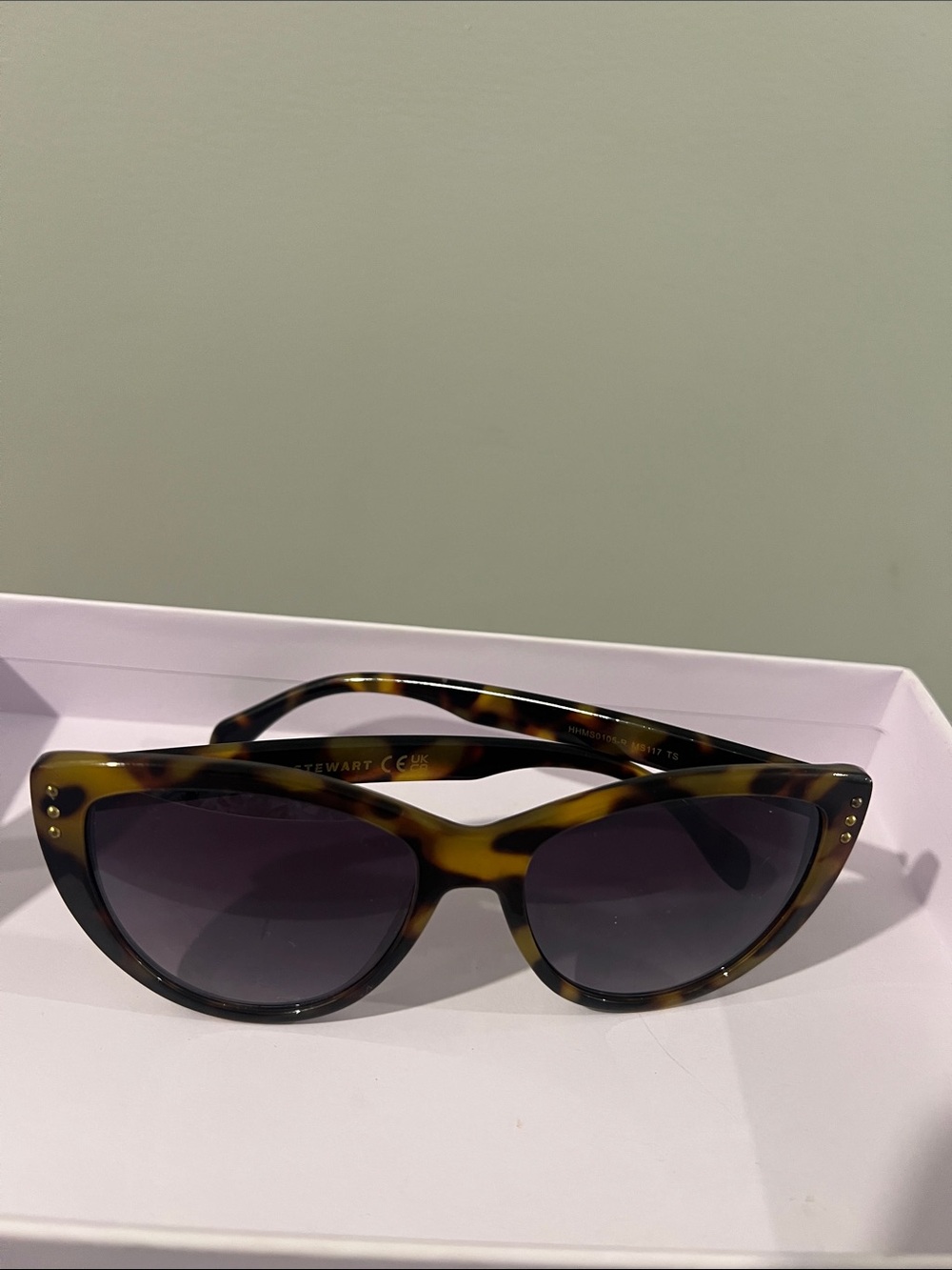 Martha Stewart Tortoise shell CAT  Eye Sunglasses - Brown/Black